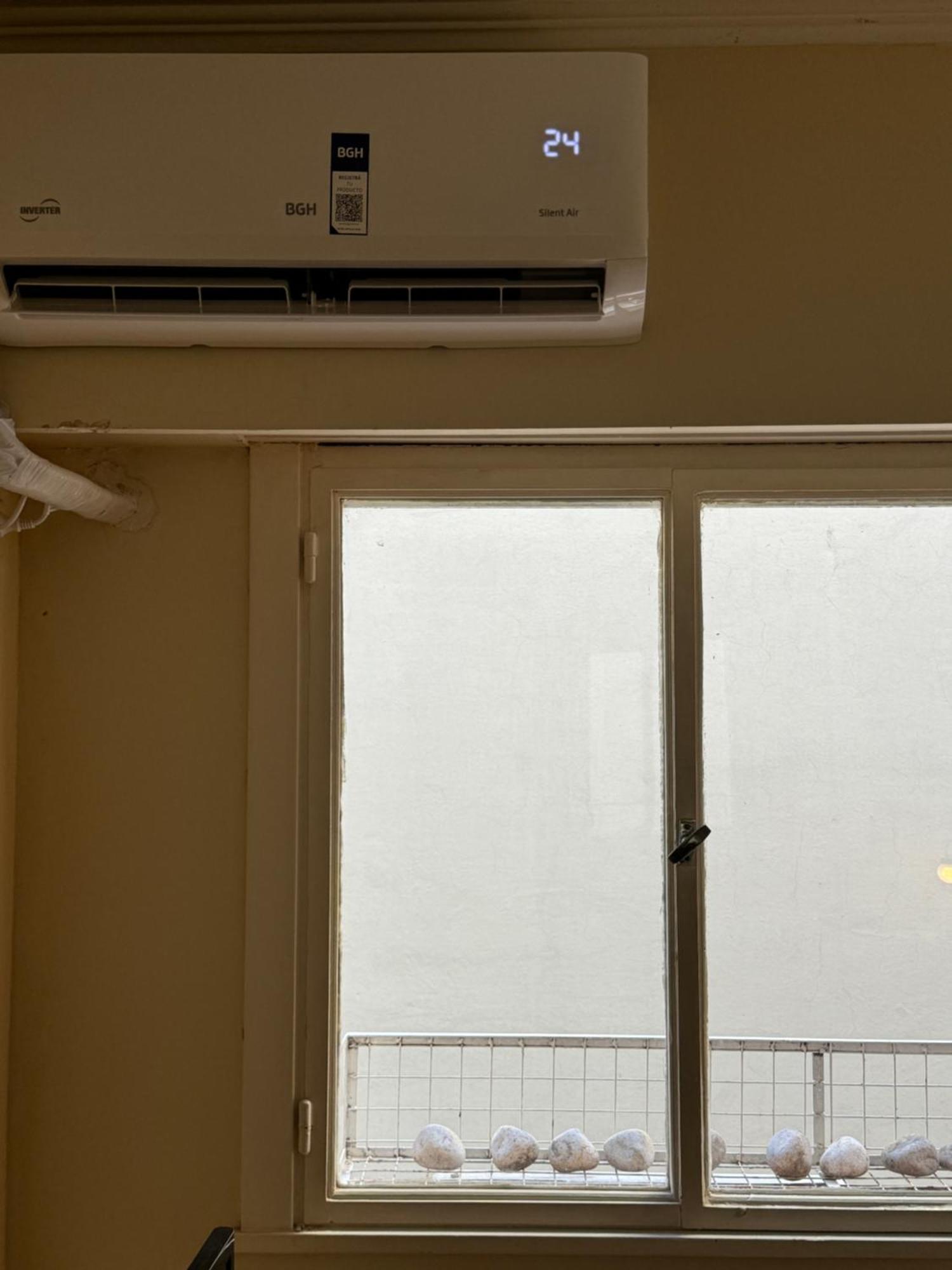 Azcuenagahome Silencioso Y Luminoso Piso Alto De 45M2 , Con La Mejor Ubicacion, Nuestros Huespedes Nos Avalan Con Sus Comentarios, Bilingual Staff Buenos Aires Luaran gambar